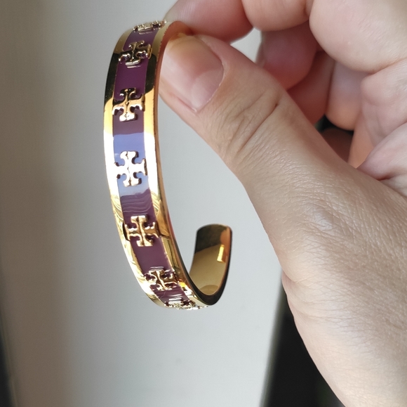 Tory Burch ENAMEL RAISED Logo Cuff Bracelet - Picture 4 of 12